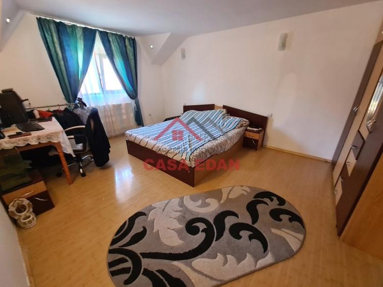 Casă individuală cu 5 camere cu Canalizare în Central
