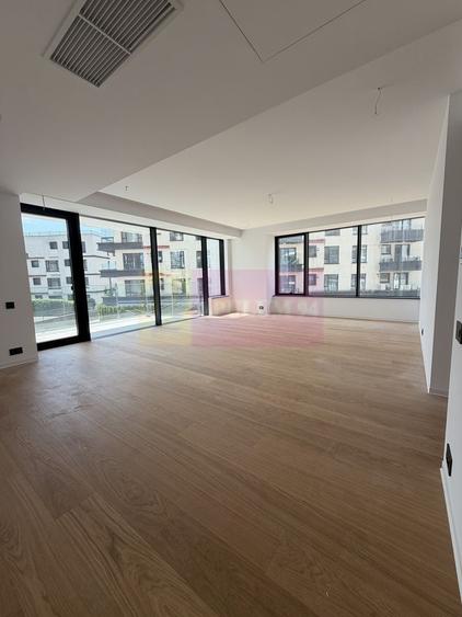 Apartament cu 4 camere decomandat în Lacul Tei