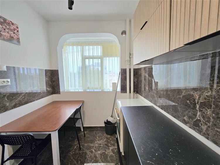 Apartament cu 2 camere semidecomandat în 1 Mai
