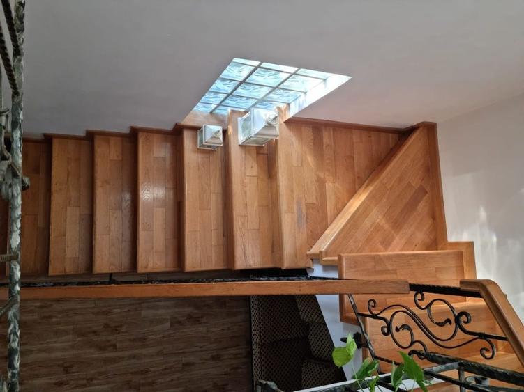 Casă cu 4 camere cu Teren 288 Mp în Central