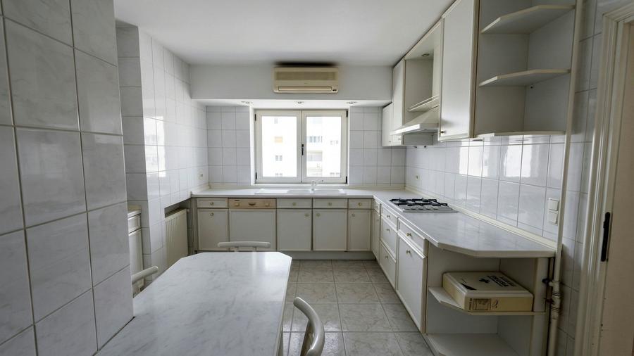 Penthouse cu 4 camere semidecomandat în P-ța Unirii