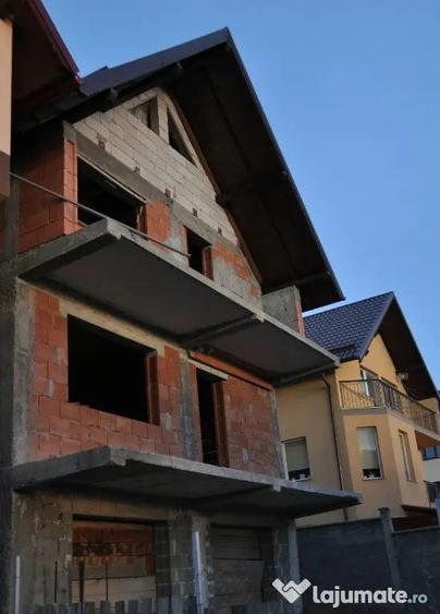Casă cu 5 camere cu Teren 300 Mp în Burdujeni