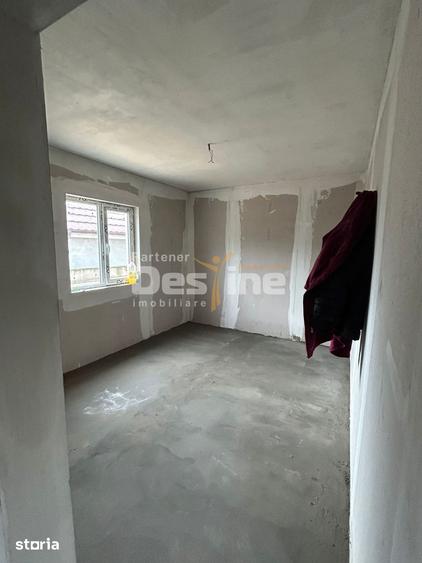 Casă cu 5 camere cu Teren 250 Mp în Lumina