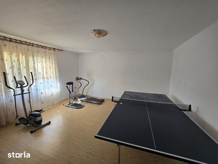 Casă cu 6 camere cu Teren 300 Mp în Sud