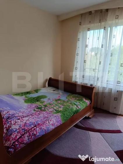 Casă cu 7 camere cu Teren 300 Mp în Central