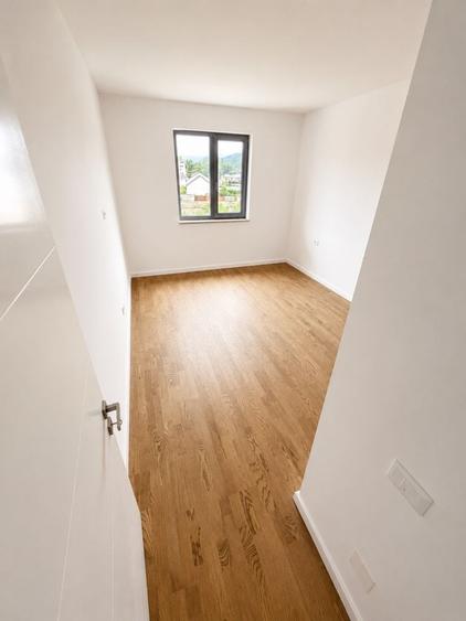 Apartament cu 2 camere decomandat în Parc Zăvoi