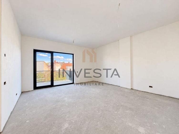 Apartament cu 3 camere semidecomandat în Central