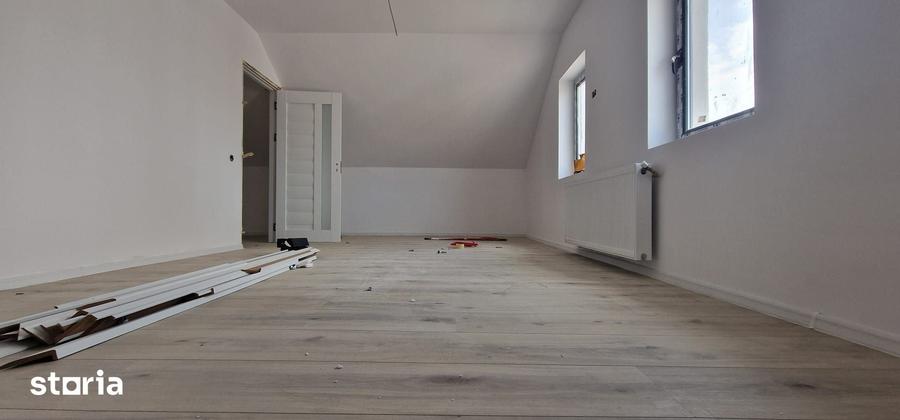 Casă cu 5 camere cu Teren 200 Mp în Lumina