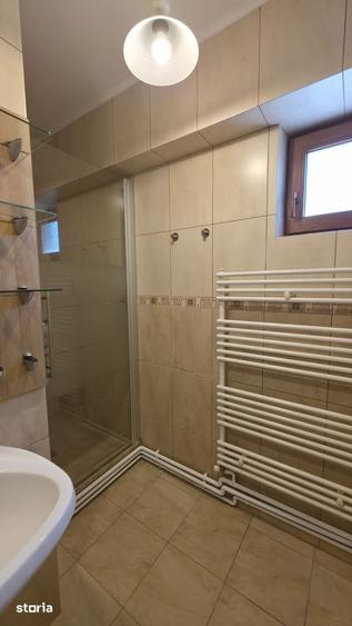 Apartament cu 4 camere în Văcăresti