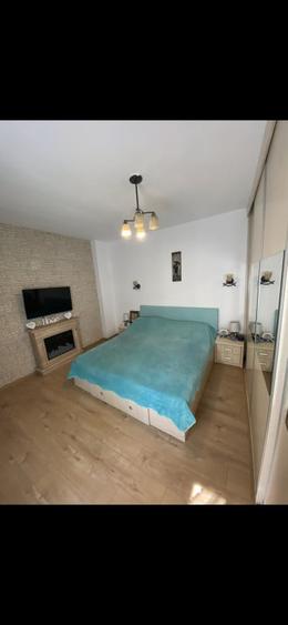 Casă cu 6 camere cu Teren 220 Mp în Central