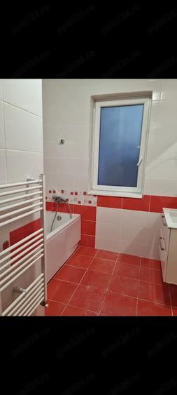 Apartament cu 3 camere semidecomandat în Florești