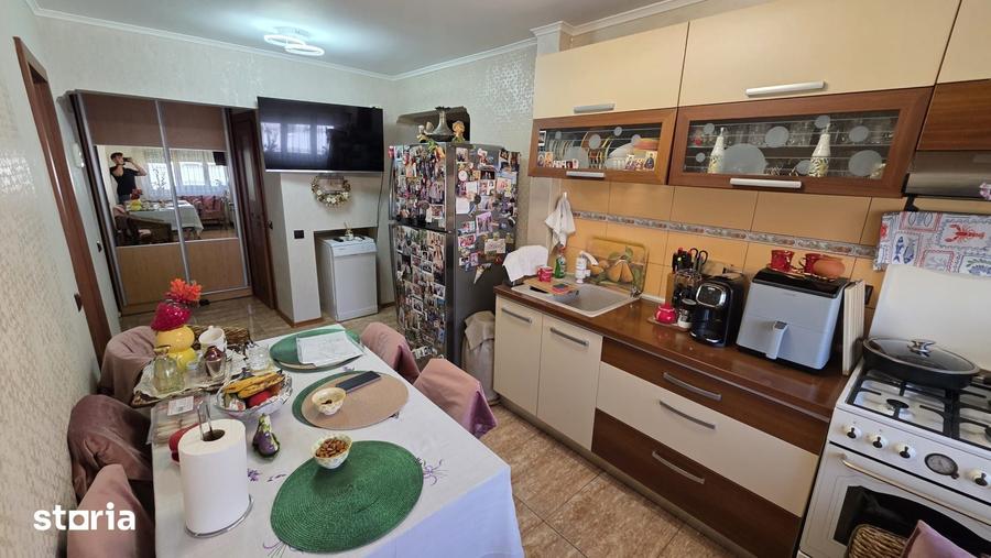 Apartament cu 3 camere decomandat în Tomis III