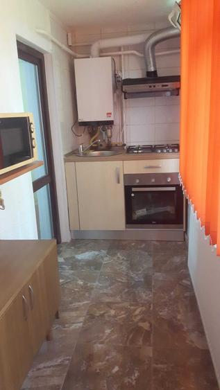 Apartament cu 2 camere decomandat în Rovine