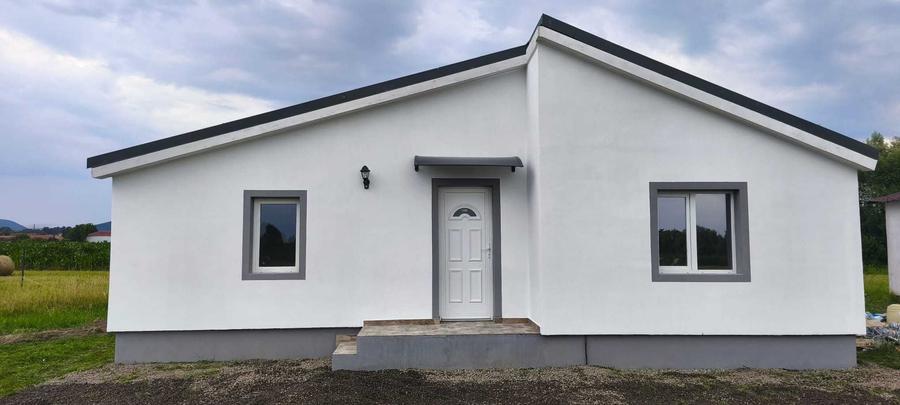 Casa locuit/vacanta, recent renovata cu BRANSAMENTE, zona Suseni - 1