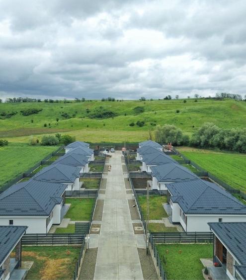 Casă cu 4 camere în Curtești