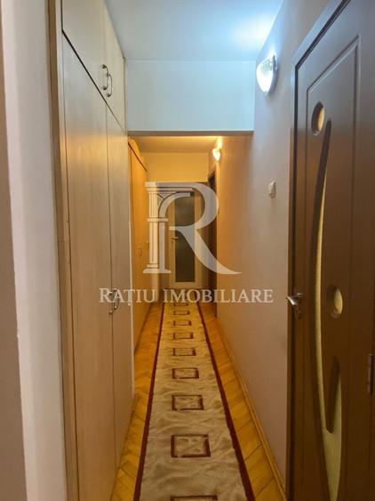 Apartament cu 3 camere decomandat, mobilat în Rogerius