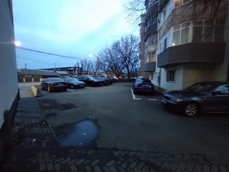 Spațiu comercial, de 135 mp, în Rovine