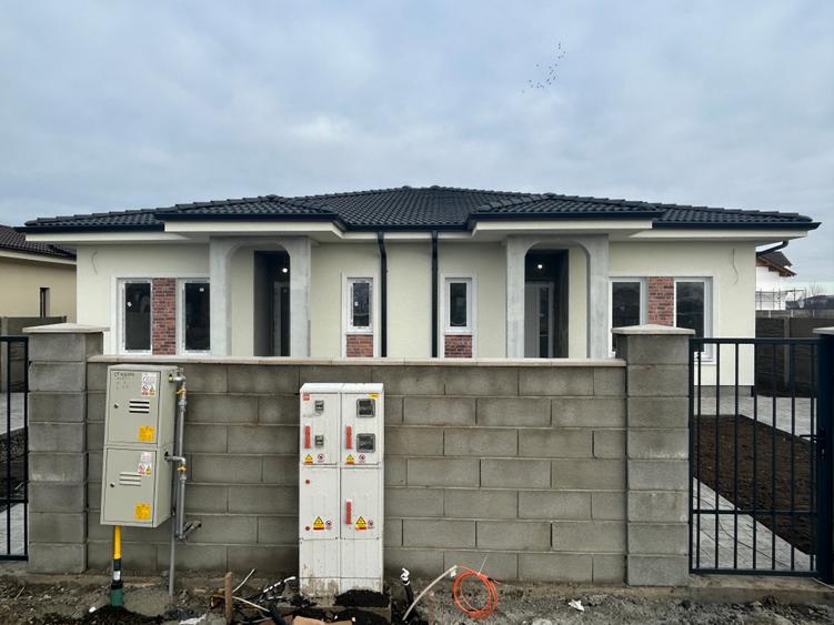 Duplex cu 3 camere cu Canalizare în Moșnița Veche