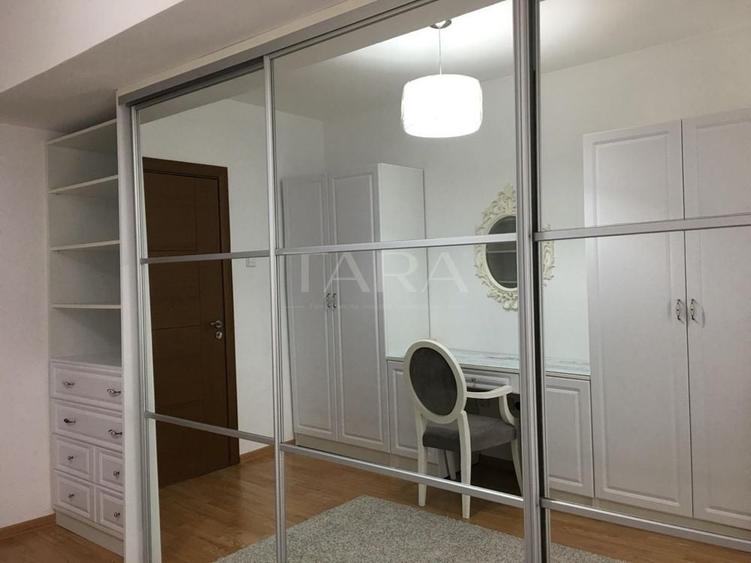 Apartament cu 4 camere decomandat în Bună Ziua