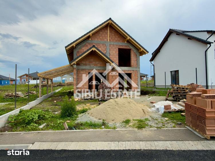 Casă cu 4 camere cu Teren 441 Mp în Șura Mică
