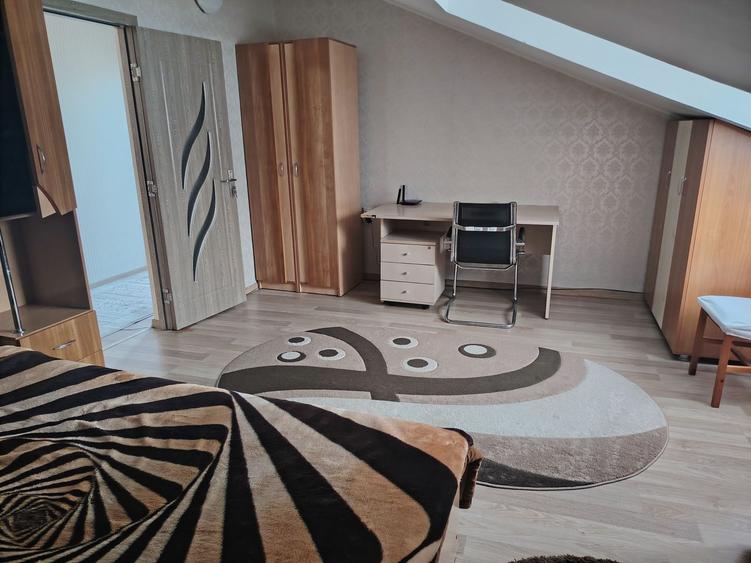 Camera in apartament decomandat - 5