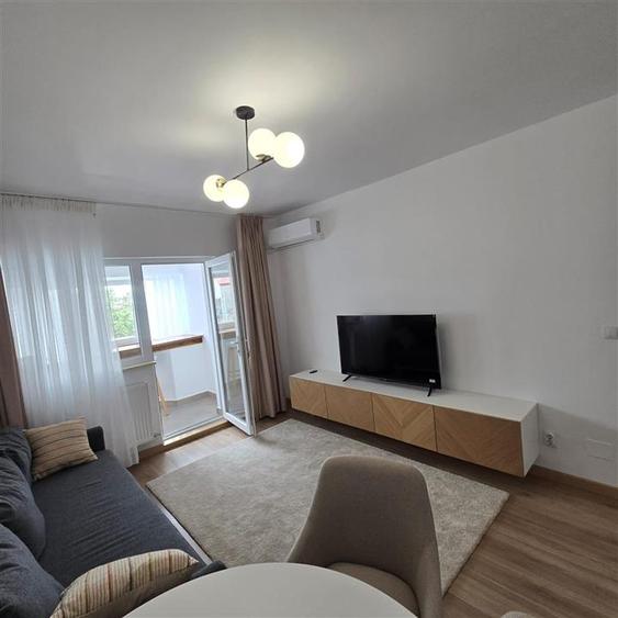 Apartament cu 3 camere decomandat în Târgu Cucu