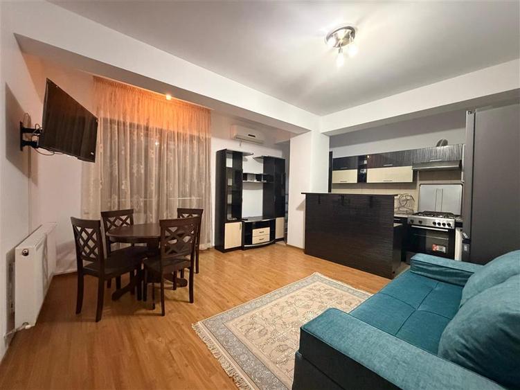 Apartament cu 3 camere semidecomandat, mobilat în Moșilor