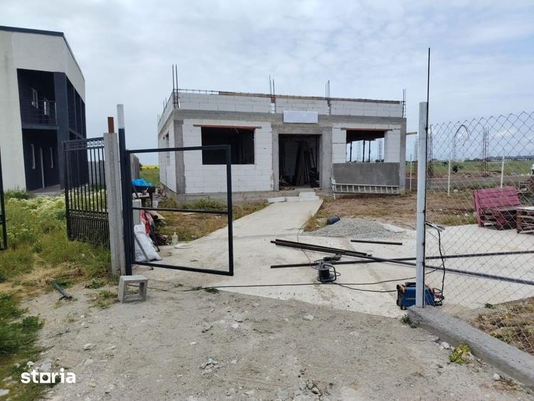 Casă cu 3 camere cu Teren 400 Mp în Central