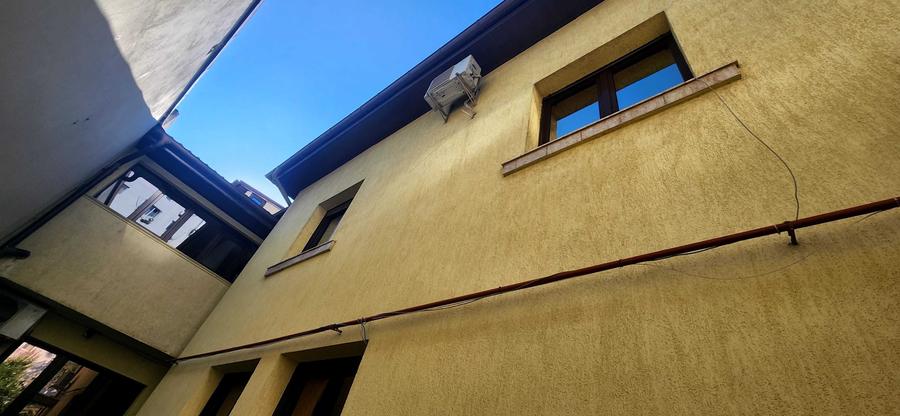 Casă cu 4 camere cu Teren 100 Mp în Victoriei