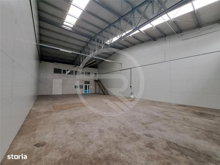 Spațiu comercial, de 300 mp, în Luna