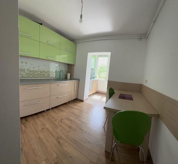 Apartament cu 3 camere decomandat în Lipovei