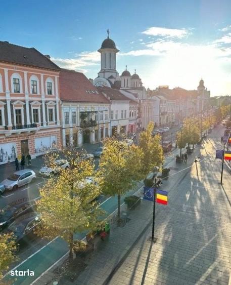 Apartament cu 4 camere decomandat în Central