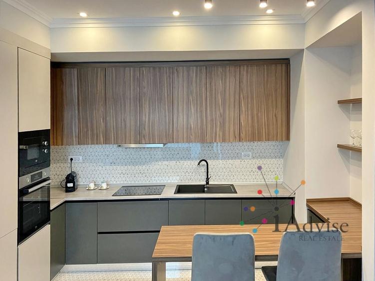 Apartament cu 2 camere semidecomandat, mobilat în Blumăna