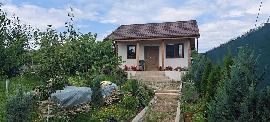 Casă cu 4 camere cu Teren 1030 Mp în Exterior Vest