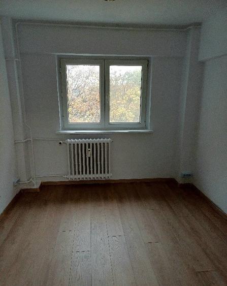 Apartament cu 4 camere decomandat în Beller