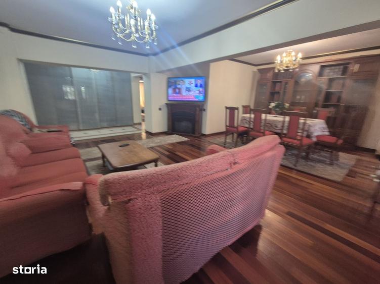 Apartament cu 4 camere decomandat în Decebal