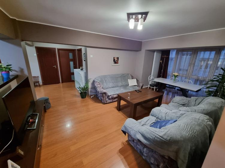 Apartament cu 4 camere semidecomandat, mobilat în CET