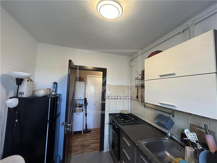 Apartament cu 2 camere semidecomandat în Cedonia