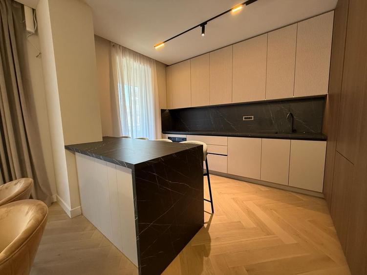 Apartament cu 4 camere, mobilat în Iancu Nicolae