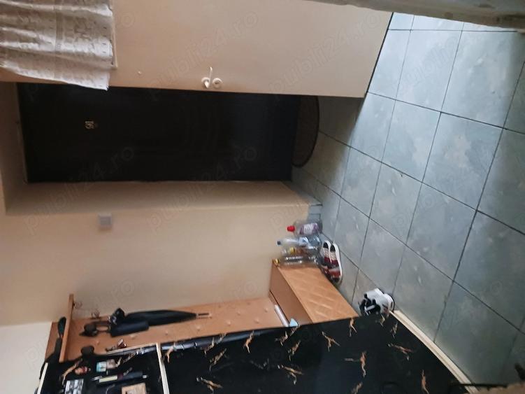 Apartament cu 3 camere semidecomandat în Baba Novac