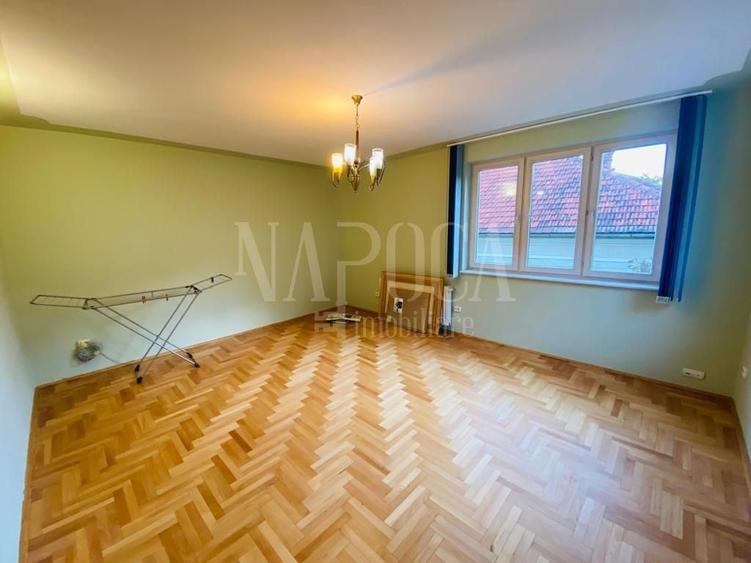 Casă individuală cu 13 camere cu Canalizare în Gruia