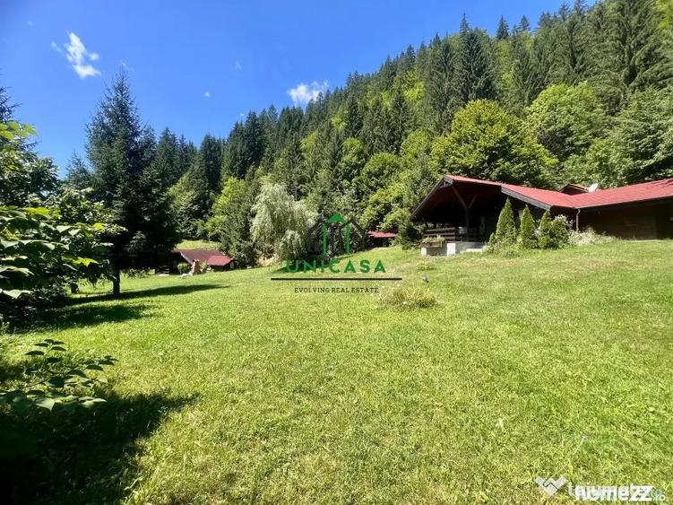 Casă cu 7 camere cu Teren 2560 Mp în Voineșița