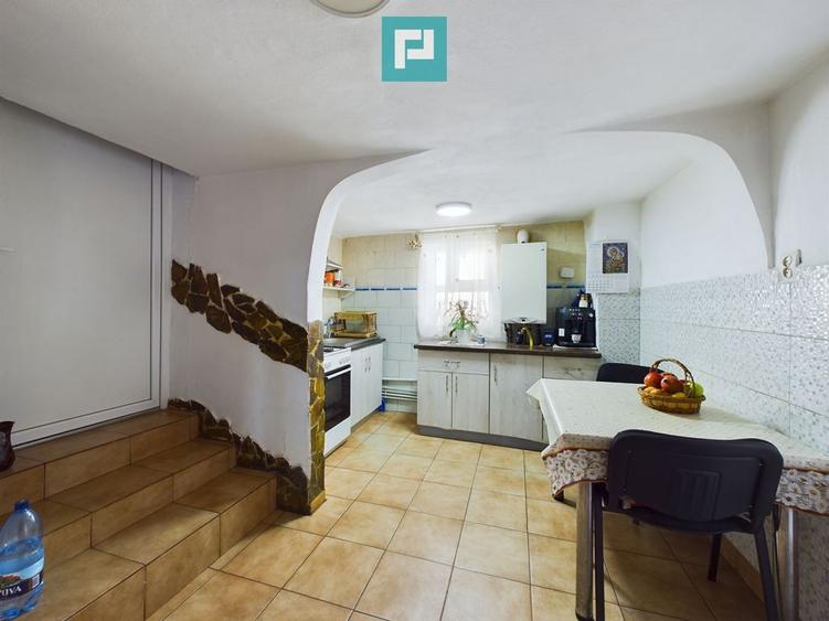 Casă cu 5 camere cu Teren 389 Mp în Central