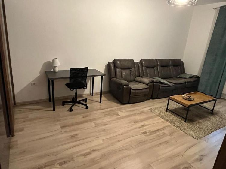 Casă cu 2 camere decomandat în Central