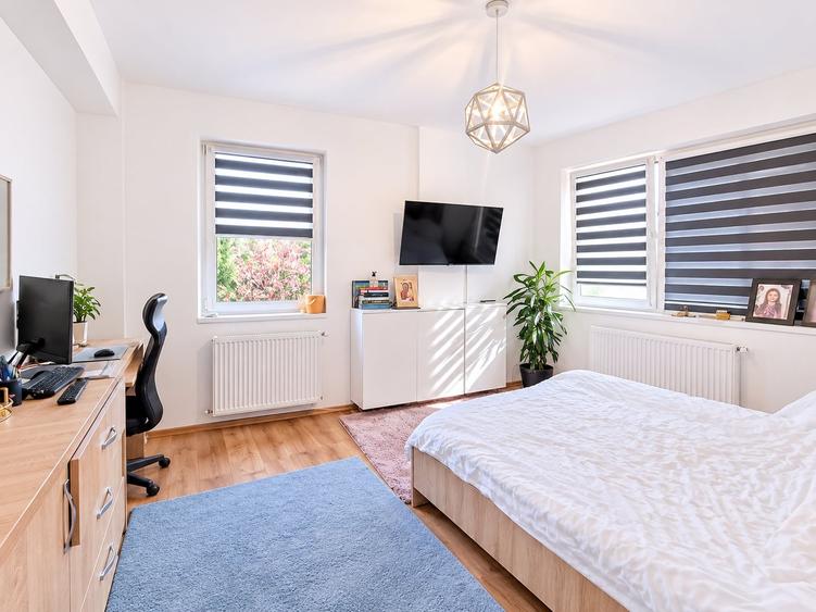 Apartament cu 3 camere semidecomandat, mobilat în Florești