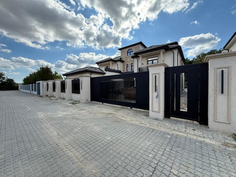 Casă individuală cu 12 camere cu Piscina în Tunari