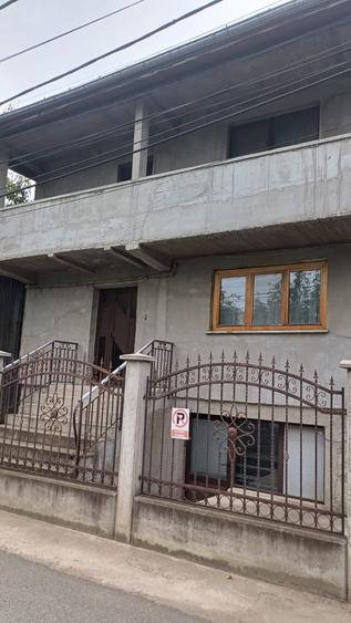 Casă individuală cu 8 camere cu Canalizare în Granit
