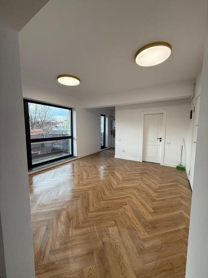 Apartament cu 3 camere decomandat în Calea Călărașilor