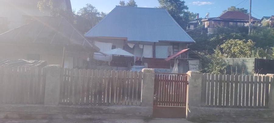 Casă cu 2 camere cu Teren 1734 Mp în Central
