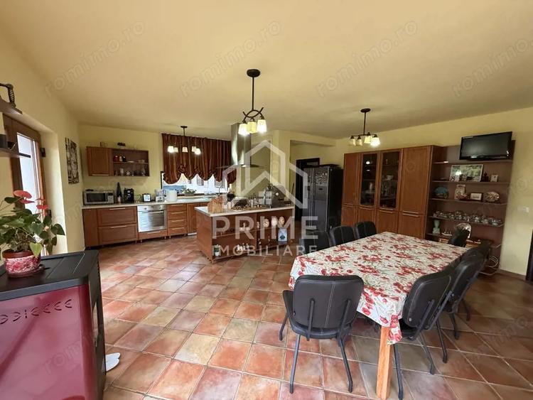 Casă cu Teren 1700 Mp în Central